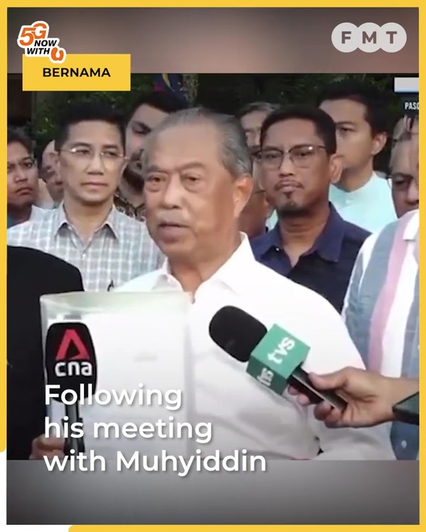 Muhyiddin holding the file of the alleged documents, proving he has 115 MPs supporting PN.