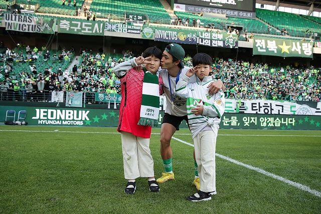 Cho Gue-sung, the South Korea striker who went viral at the World Cup — for  being handsome - The Athletic