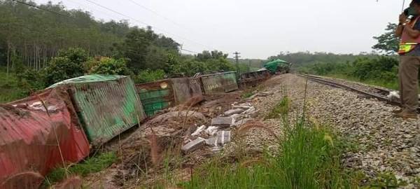 The train at the Klok Ngek railway station that was bombed last Saturday, 3 December.