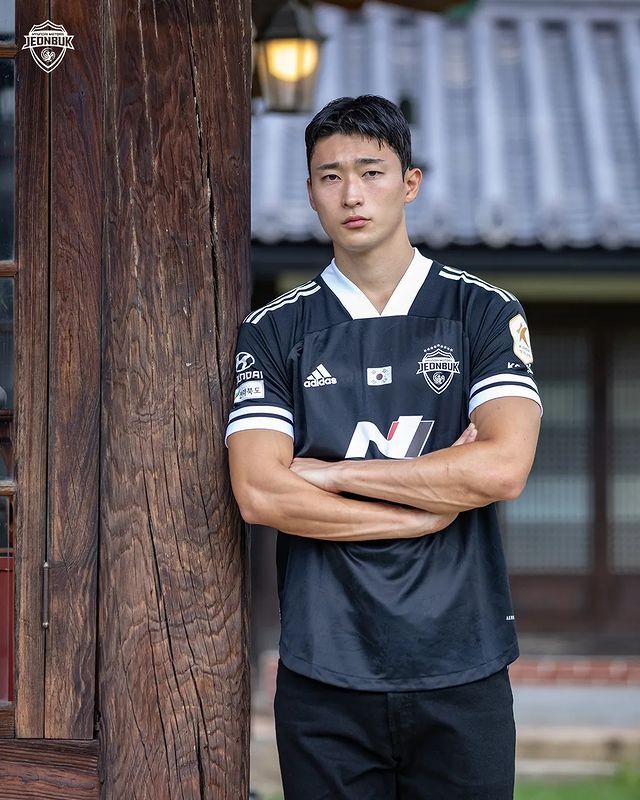 Cho Gue-sung, the South Korea striker who went viral at the World Cup — for  being handsome - The Athletic