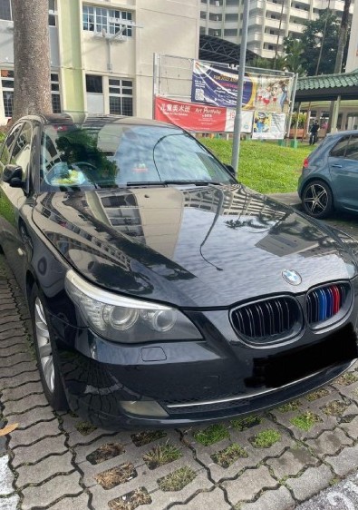 Kereta BMW miliknya.