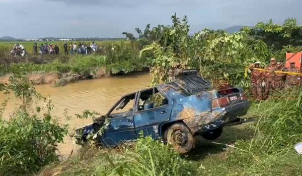 Suhaimi's car after it was pulled from the river.