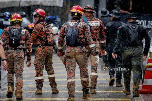 File photo of SAR teams at the landslide location in Batang Kali.