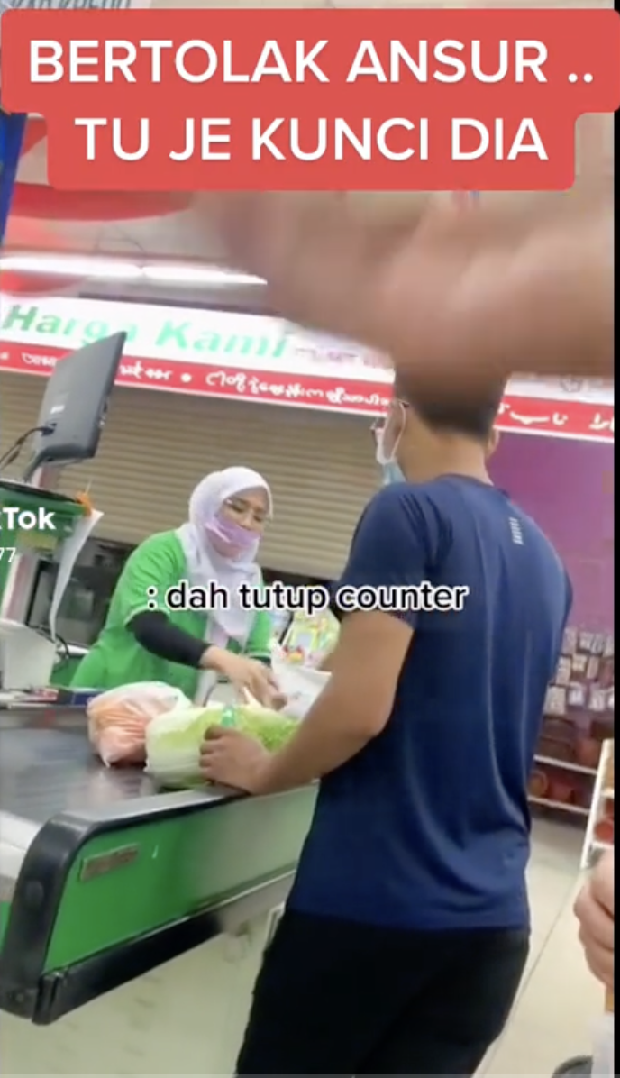 [VIDEO] A cause d’une bagarre avec une caissière de supermarché, ce jeune homme a été critiqué par les internautes