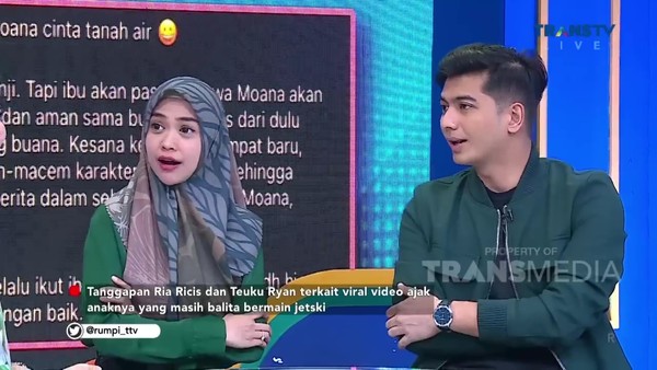 Ria and Teuku on Indonesian talk show Rumpi No Secret.