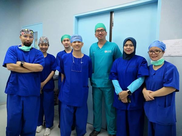 The primary team that led the awake craniotomy at Queen Elizabeth 2 Hospital.