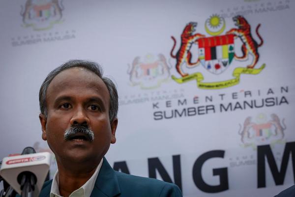 Menteri Sumber Manusia, V Sivakumar.