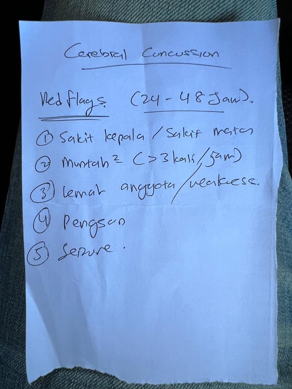 The note the Pasir Mas Hospital doctor gave to Azimah describing the "red flags" in her son's condition to look out for.