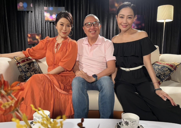 Lai (left) and Yeung (right) with host of 'Yi Qi Zou Guo De Sui Yue', Gary Yeung.