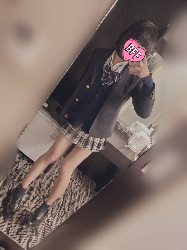 Yui dressed in a schoolgirl uniform on 14 January.