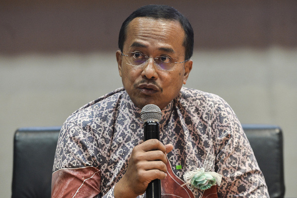 Head of State for Terengganu, Ahmad Samsuri Mokhtar.