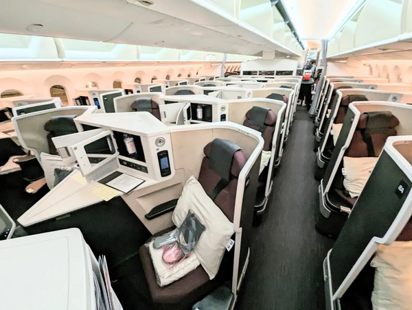 A photo of Japan Airlines' business class seats.