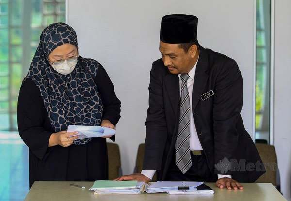 Fauziah with Mohd Amirul Adam Ahmad.