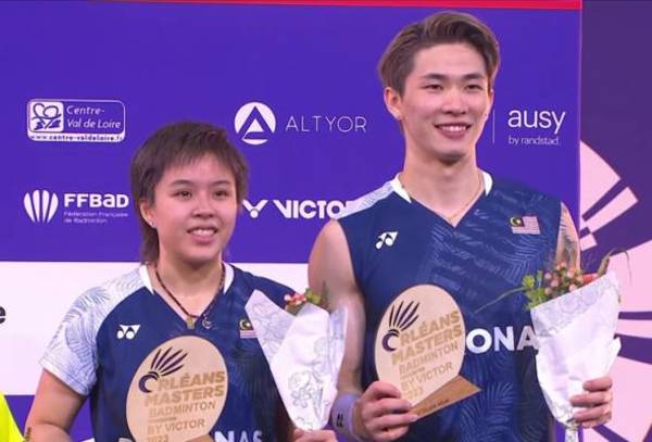 Toh Ee Wei (left) and Chen Tang Jie holding their trophies during the award ceremony in Orléans, France.