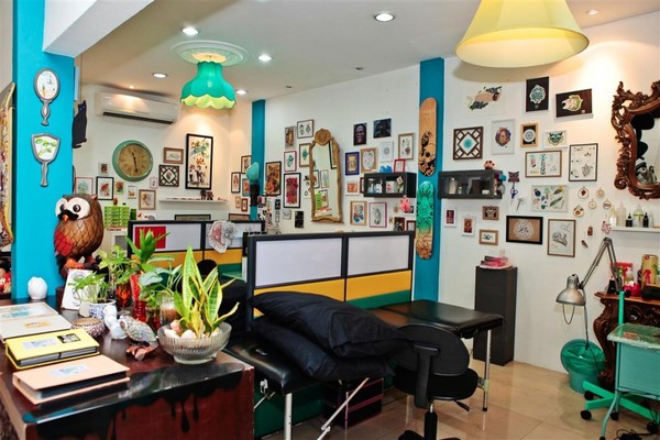 The interior of Pink Tattoos.