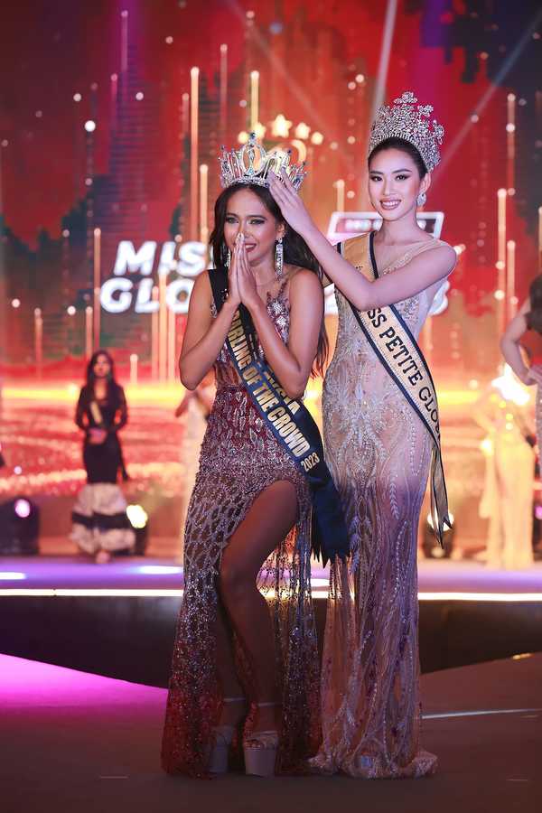 Darsha Nair (left) crowned Miss Petite Global 2023 by last year's winner, Pich Mainavyta (right) of Cambodia.