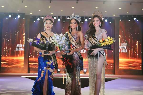 Darsha Nair (middle) with first runner-up Nareeporn Klaysombut (right) from Thailand, and second runner-up Maica Cabling Martinez (left) from the Philippines.