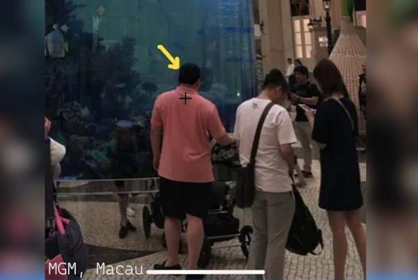 In September last year, journalists Tom Wright and Bradley Hope claimed that this photo allegedly shows Jho low at a shopping mall in Macau, China.