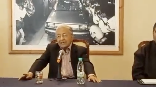 Mahathir made controversial statements against the royal institution during a private function.