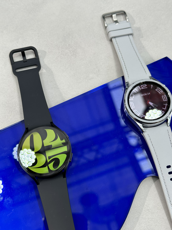 Galaxy Watch6 (right) & Galaxy Watch6 Classic (left).