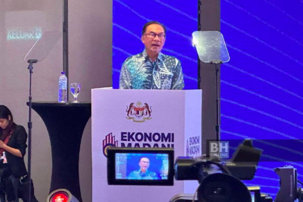 Perdana Menteri, Datuk Seri Anwar Ibrahim, berucap pada Majlis Peluncuran Ekonomi Madani di Suruhanjaya Sekuriti, Bukit Kiara.