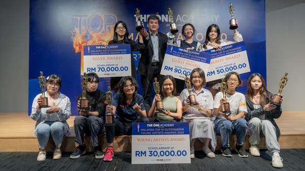 The Top 10 Outstanding Young Artists winners.