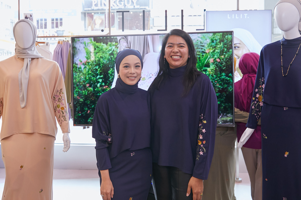 Dari kiri, Pengarah Kumpulan FashionValet, Vivy Yusof dan Adrihana Rashin, Pengasas Bersama Bingka KL.