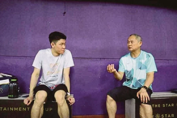 Lee Zii Jia (left) and his coach, Wong Tat Meng.