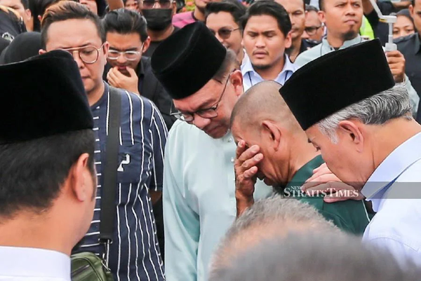 Anwar at HTAR's forensic department today, 18 August.