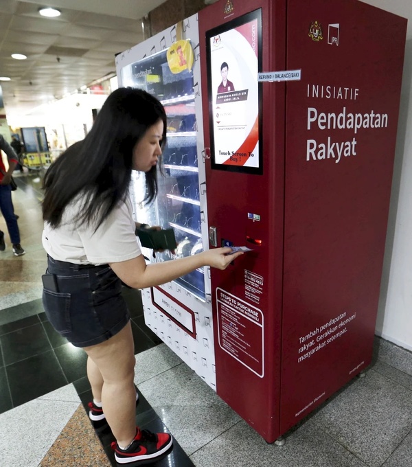 A customer using one of the IPR vending machines at KL Sentral.