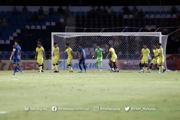 Malaysia and Thailand during their match last night, 12 September.