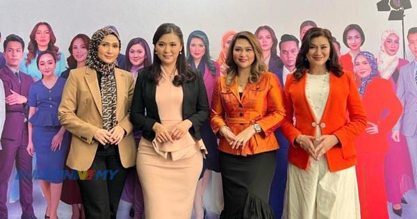 Dari kiri, Fazilah Hani, Chinn Fei, Azwaliza dan Norliza pada majlis pelancaran Mentor Mentee Bilik Berita di Sri Pentas, Bandar Utama.