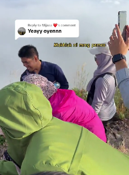 Gelagat Oyen Selamba Healing Di Atas Gunung Ini Jadi Perhatian Ramai Warganet 