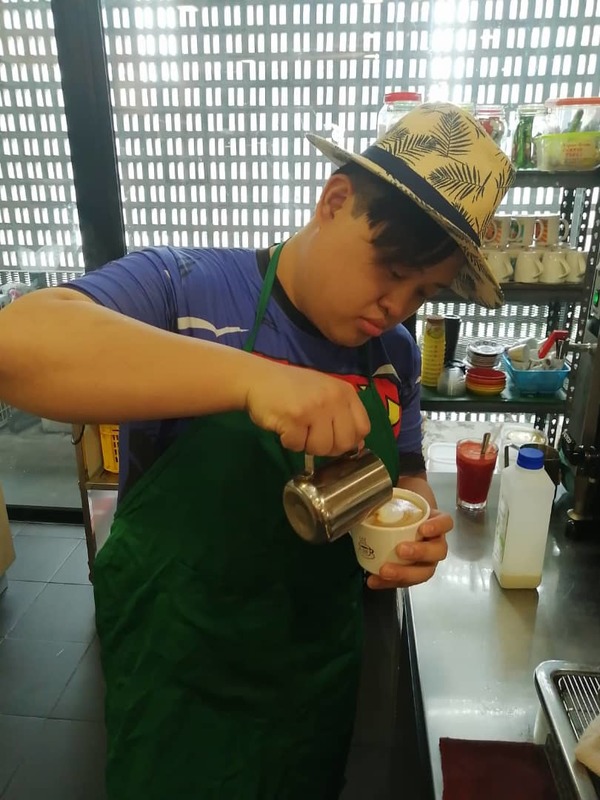 Kok Jiann in action with his latte art.