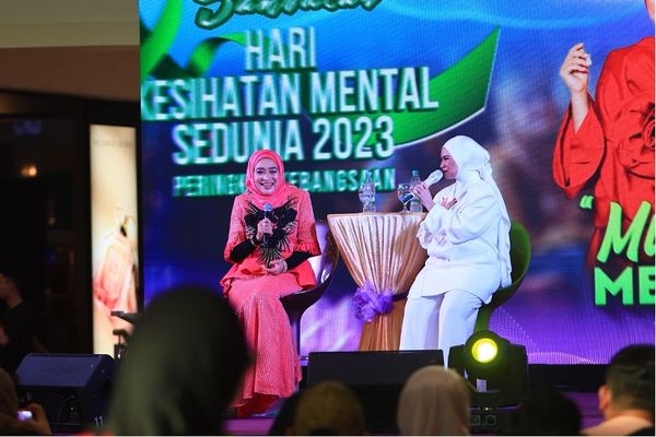 Musical Ted Talk: Dr. Nurashikin binti Ibrahim, Head at National Centre of Excellence for Mental Health (NCEMH) with singer Aina Abdul.