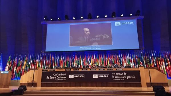 Indonesian Ambassador to France, Andorra, and Monaco Mohamad Oemar delivering remarks on the 42nd Session of the General Conference of UNESCO.