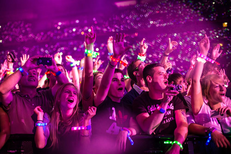 These Light-Up Wristbands Make Coldplay Concerts Look Incredible, But ...