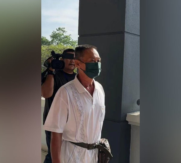 Chok's father appearing at Seremban Sessions Court for his trial.