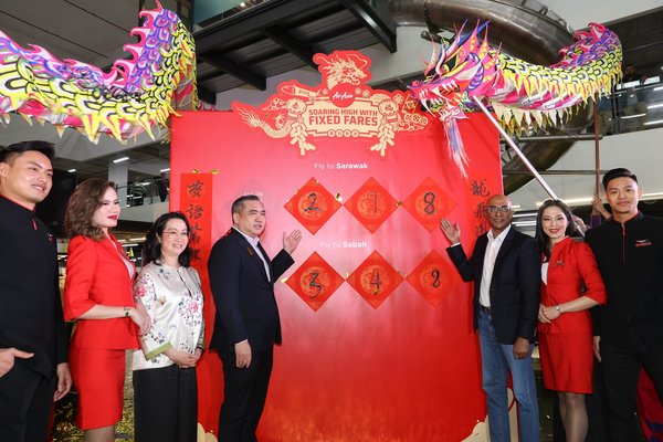 (From left to right) Karen Chan, Group Chief Commercial Officer of AirAsia, YB Anthony Loke, Minister of Transport of Malaysia, and Bo Lingam, Group Chief Executive Officer of AirAsia Aviation Group Limited at the launch of AirAsia's Chinese New Year Fixed Low Fares for Late-Night Flights at AirAsia RedQ, Sepang.