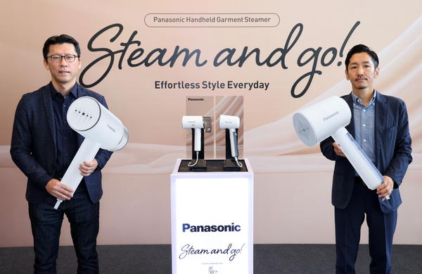 From left to right: Keisuke Nishida, Managing Director of Panasonic Malaysia and Shinichi Tsuda, General Manager, Appliances Marketing of Panasonic Malaysia at the new handheld garment steamer launch.