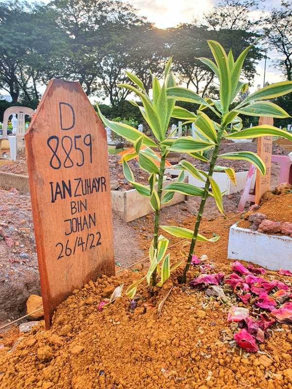 Ian's grave at the Islamic Burial Ground in Section 21 Shah Alam.