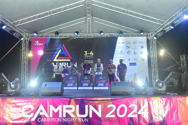 Barisan pemenang wanita terbuka CAMRUN 2024 bagi kategori 21KM.