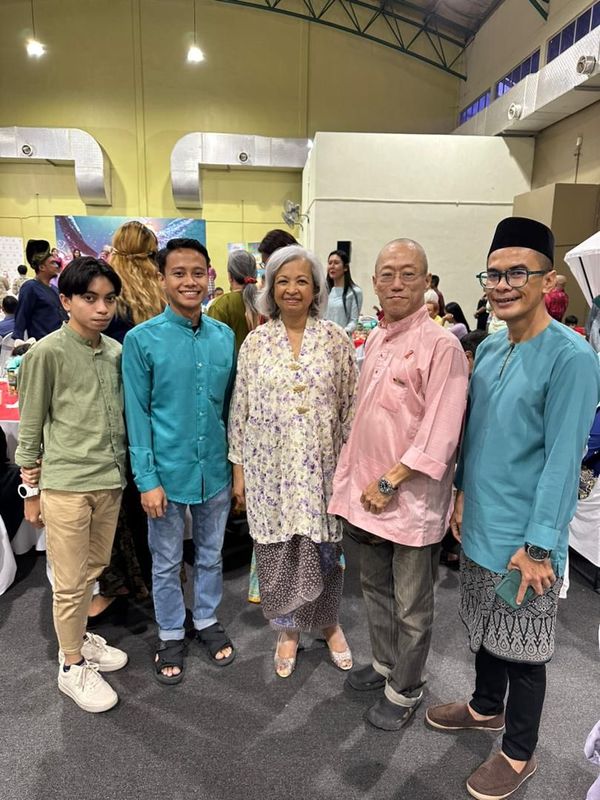 Andrew (second from right) with Malaysian AIDS Foundation patron Datin Paduka Marina Mahathir (centre).