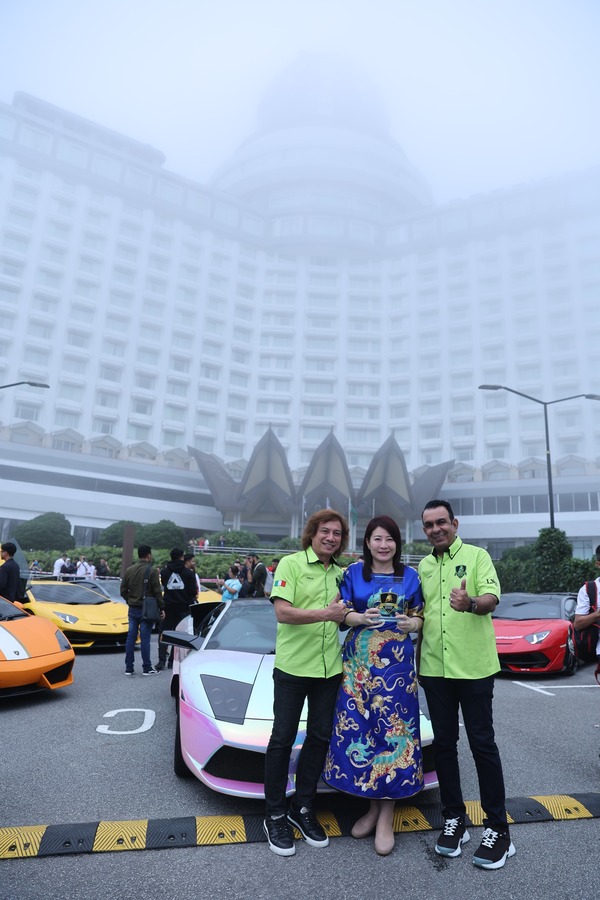 (From left) Roslan Rosdi, Winnie Lim, and Dato' Rakesh Sachdev pose in front of the Lamborghini display and Genting Grand.