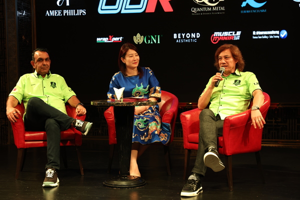 (From left) Dato' Rakesh Sachdev, Winnie Lim, and Roslan Rosdi engage in the Q&A session at the press conference.