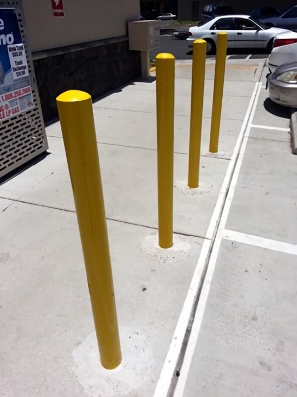 A picture of "shadowless" bollards in Hawaii.