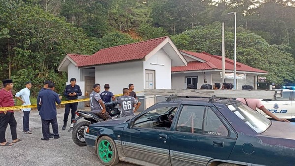 The public restroom near Dataran Lemang, Manek Urai, where the man's body was found.