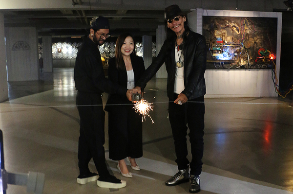 From left: Founder of ArtisFair and esteemed fashion creator Dato’ Sri Bernard Chandran, Fahrenheit88 Director of Marketing Kung Suan Ai, and Malaysian installation artist Ono Kang.