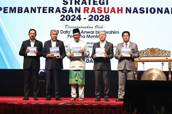 From left: Chief Secretary to the Government Tan Sri Mohd Zuki Ali, Deputy Prime Minister Datuk Seri Ahmad Zahid Hamidi, Prime Minister Datuk Seri Anwar Ibrahim, Deputy Prime Minister II Datuk Seri Fadillah Yusof, and MACC chief commissioner Tan Sri Azam Baki.