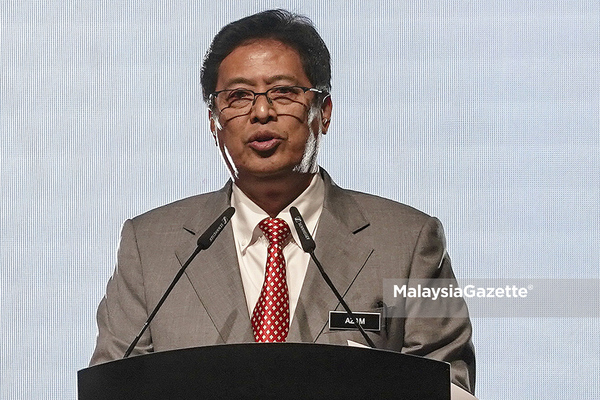 MACC chief commissioner Tan Sri Azam Baki.